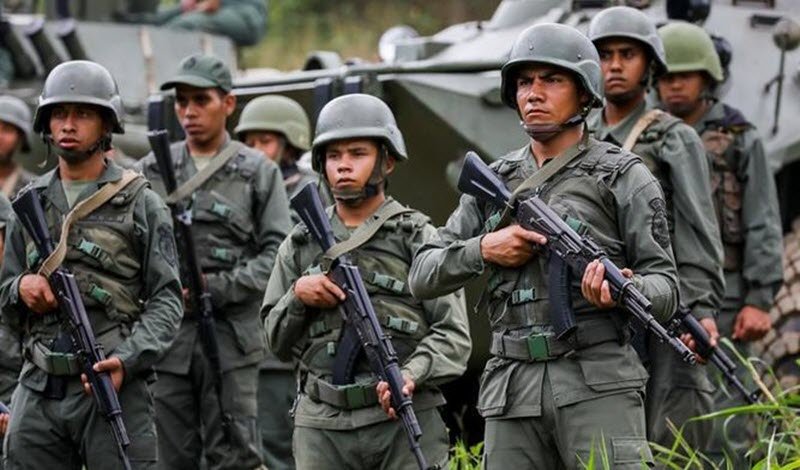 Tropas militares venezolanas son movilizadas a frontera con Colombia