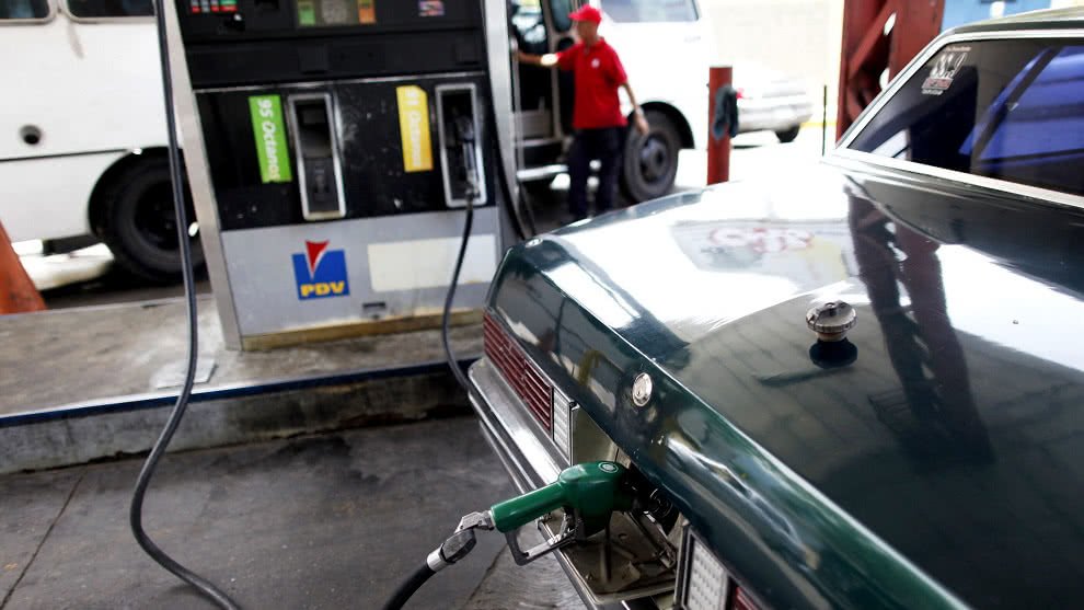 Inicia el cobro de gasolina a precio internacional