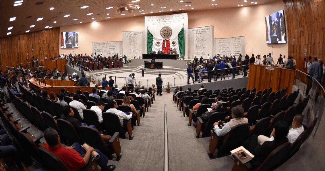 Legisladores aprueban ley que castiga con prision a quienes deseen publicar "memes"