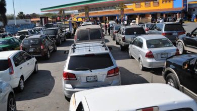 Escaces de gasolina genera largas colas en la capital venezolana