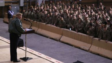 Donald Trump visita tropas en Irak