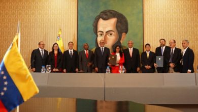 Foto - Gobierno firma acuerdo de paz con "Oposición"