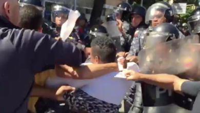 Foto - Manifestantes son agredidos en la capital venezolana