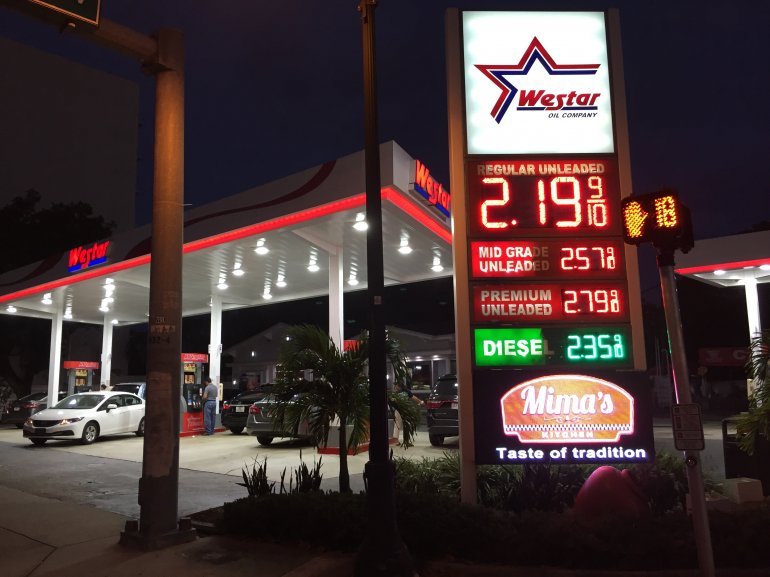 Foto - Precio de la gasolina en Miami sigue en descenso