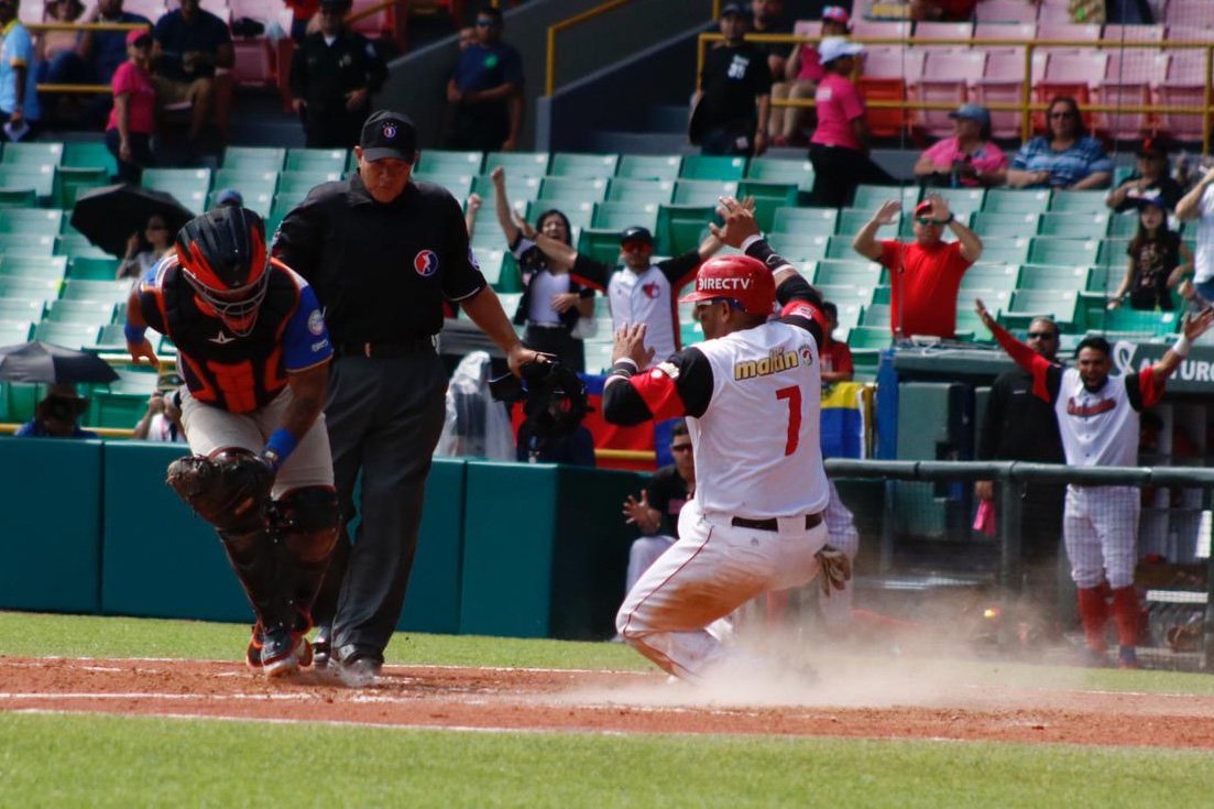 Foto - Venezuela le gano a Colombia en el primero de la Serie del Caribe