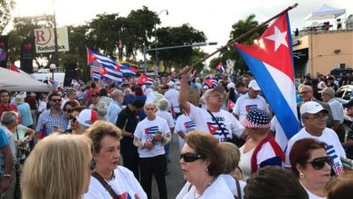 Foto - Cubanos en Miami piden "no más dictadura"