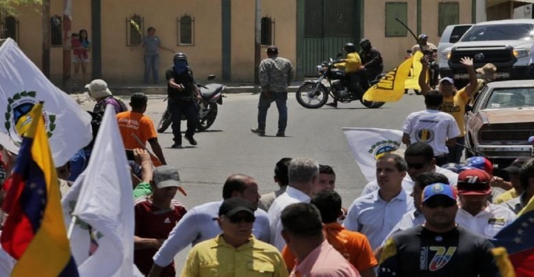 Foto - Guaidó atacado por matones del régimen de Maduro