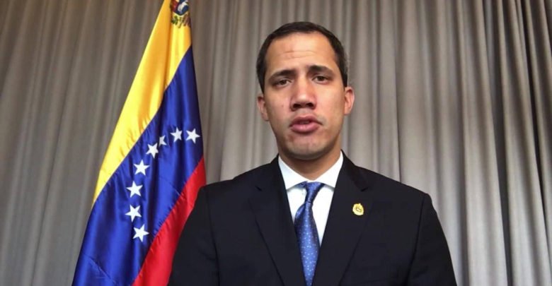 Foto - Guaidó anunció ayuda de $100 para los médicos