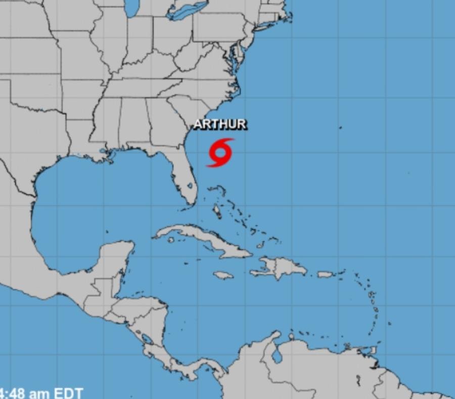 Foto - Tormenta tropical amenaza costa este de EEUU