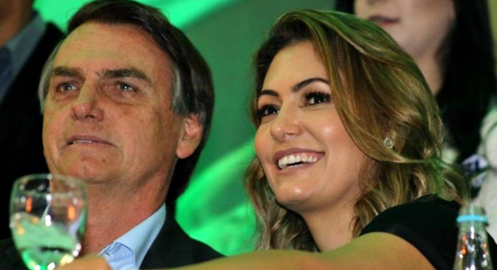 Foto - Michelle Bolsonaro da positivo a Covid-19