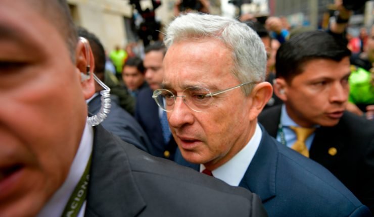 Foto - Prisión domiciliaria para Alvaro Uribe