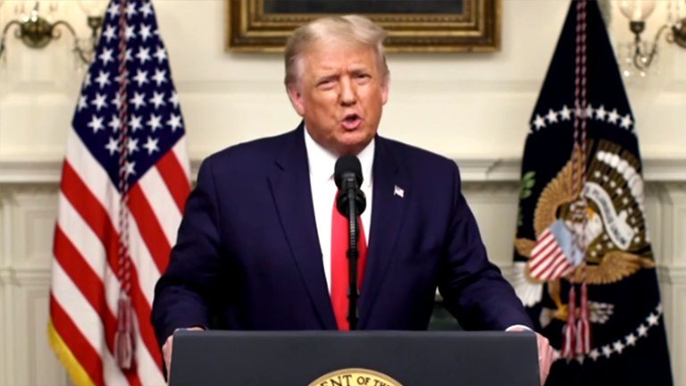 Foto - Trump: Están sucediendo cosas que no puedo contarles