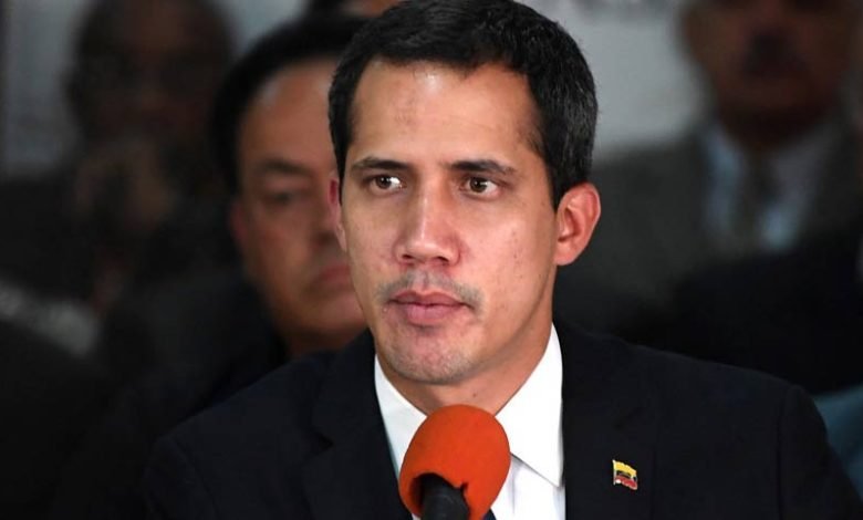 Foto - Guaidó invitó a rebelarse contra Maduro