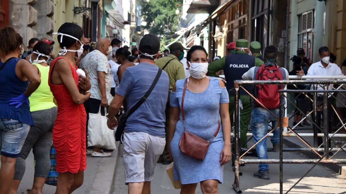 Foto - Cuba reabre la isla al turismo con mascarillas