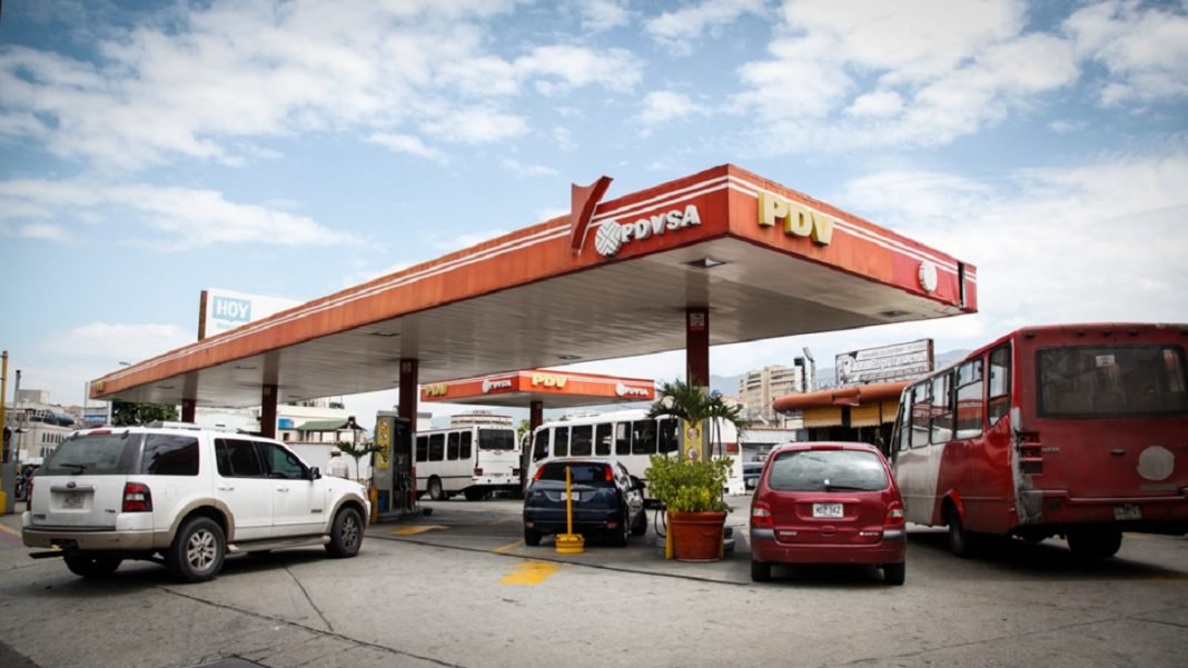 Foto - Venezuela comenzó la semana con suministro de combustible