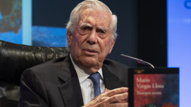 Foto - Vargas Llosa apoya a Carlos Mesa en las elecciones de Bolivia