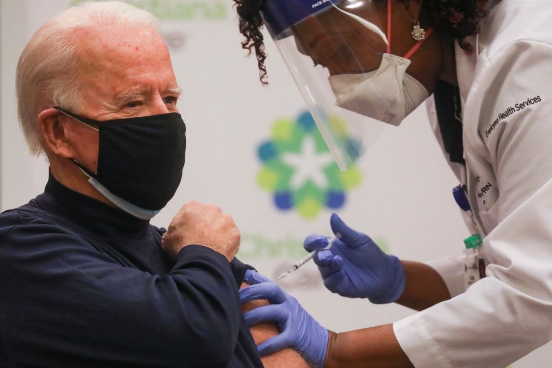 Foto - Biden recibe primera dosis de la vacuna de Pfizer