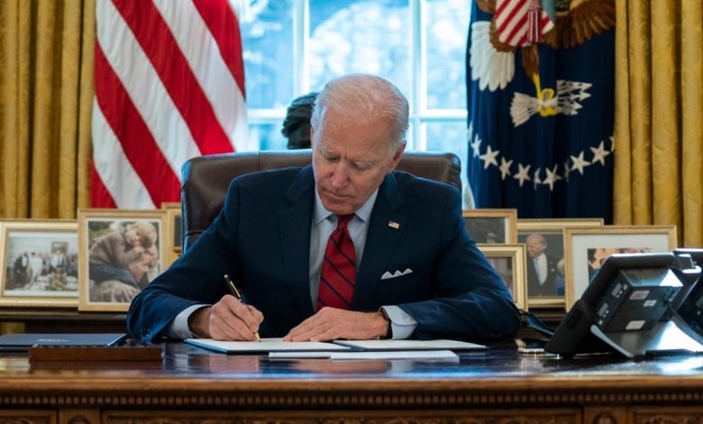 Foto - Biden firma órdenes ejecutivas en materia migratorias
