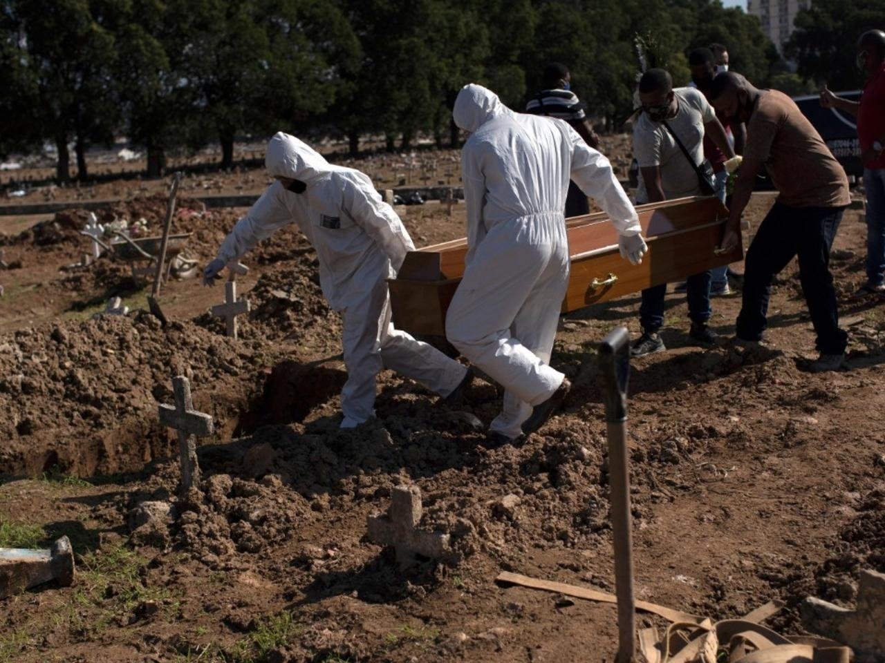 Foto - Brasil supera por primera vez 3.000 muertes diarias