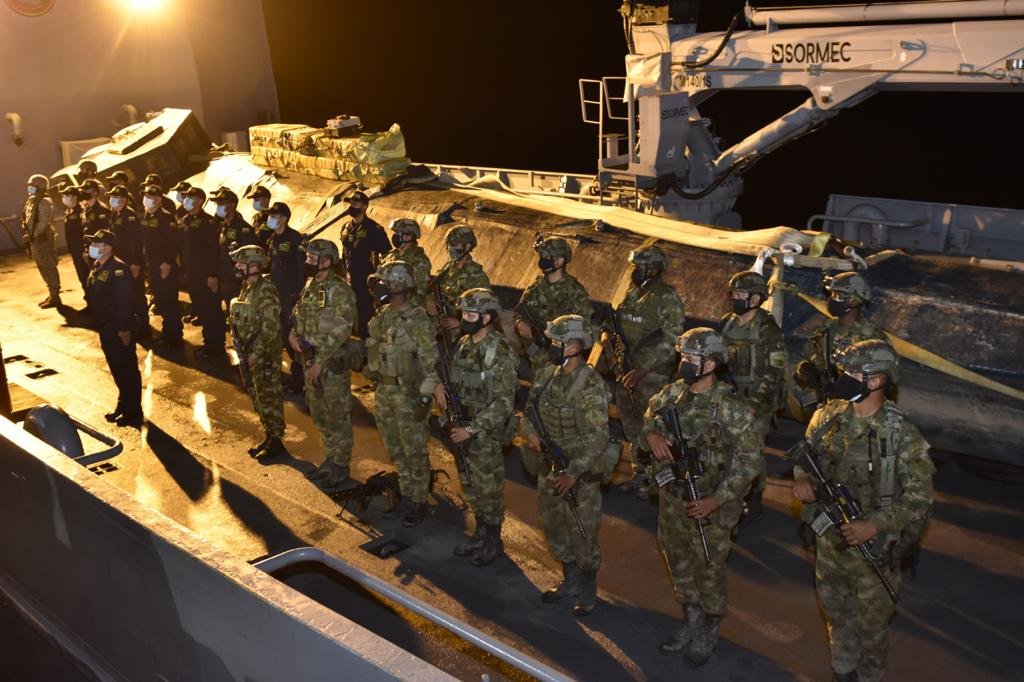 Foto - Semisumergible fue encautado con 402 kilos de cocaína en Colombia