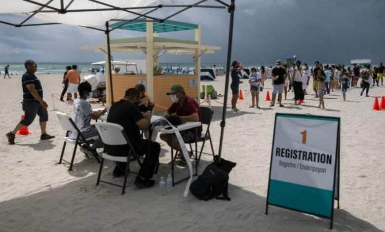 Foto - Turistas latinoamericanos sin vacunados en Miami