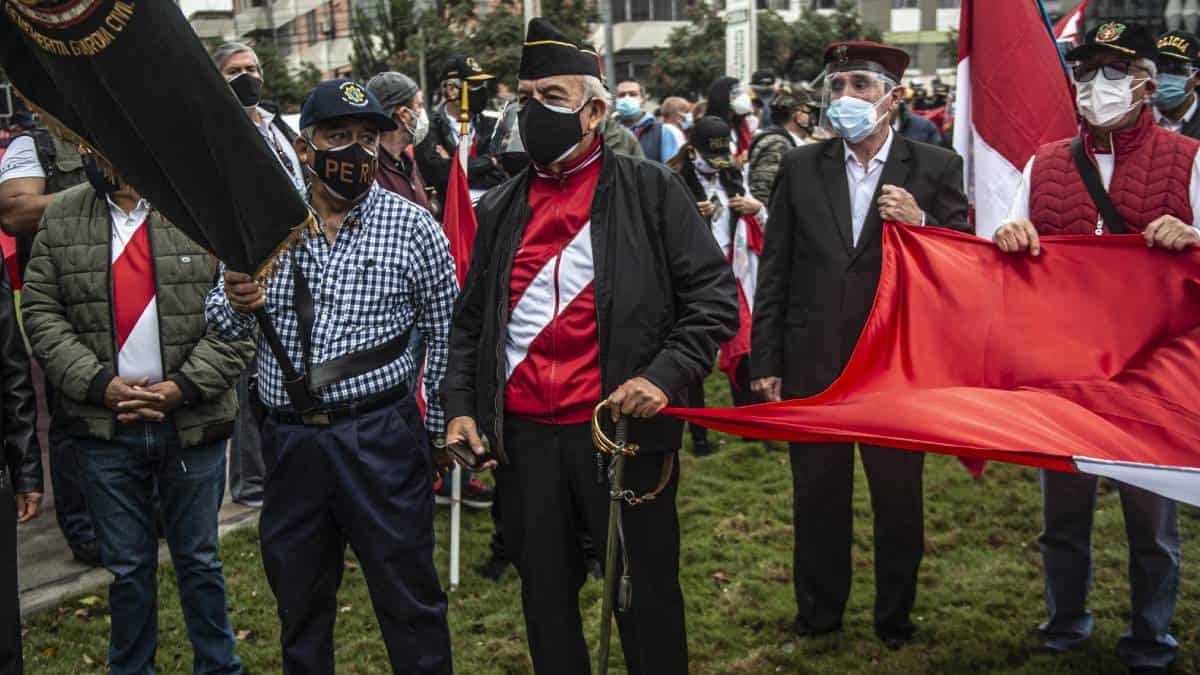 Foto - Militares retirados protestan contra "fraude" en Perú