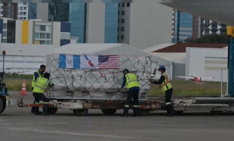 Foto - Guatemala recibe tres mil dosis de vacunas por EEUU