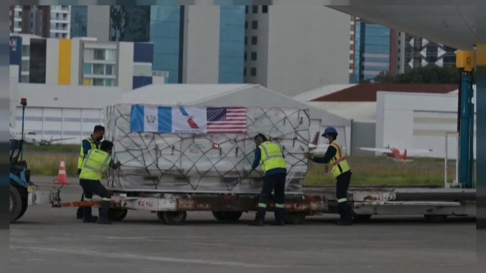 Foto - Guatemala recibe tres mil dosis de vacunas por EEUU