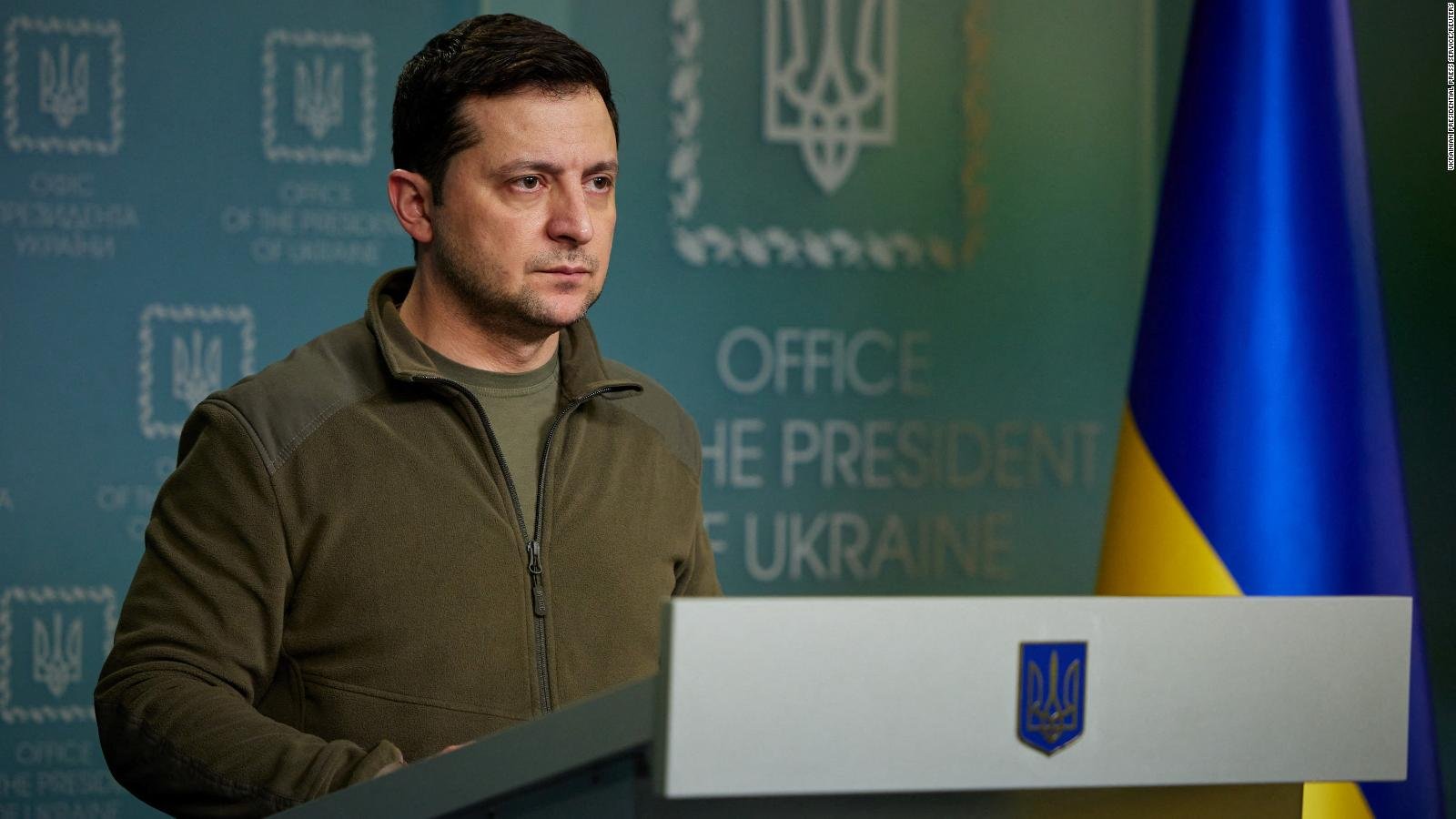 Volodymyr Zelenskyy, muy sólo.