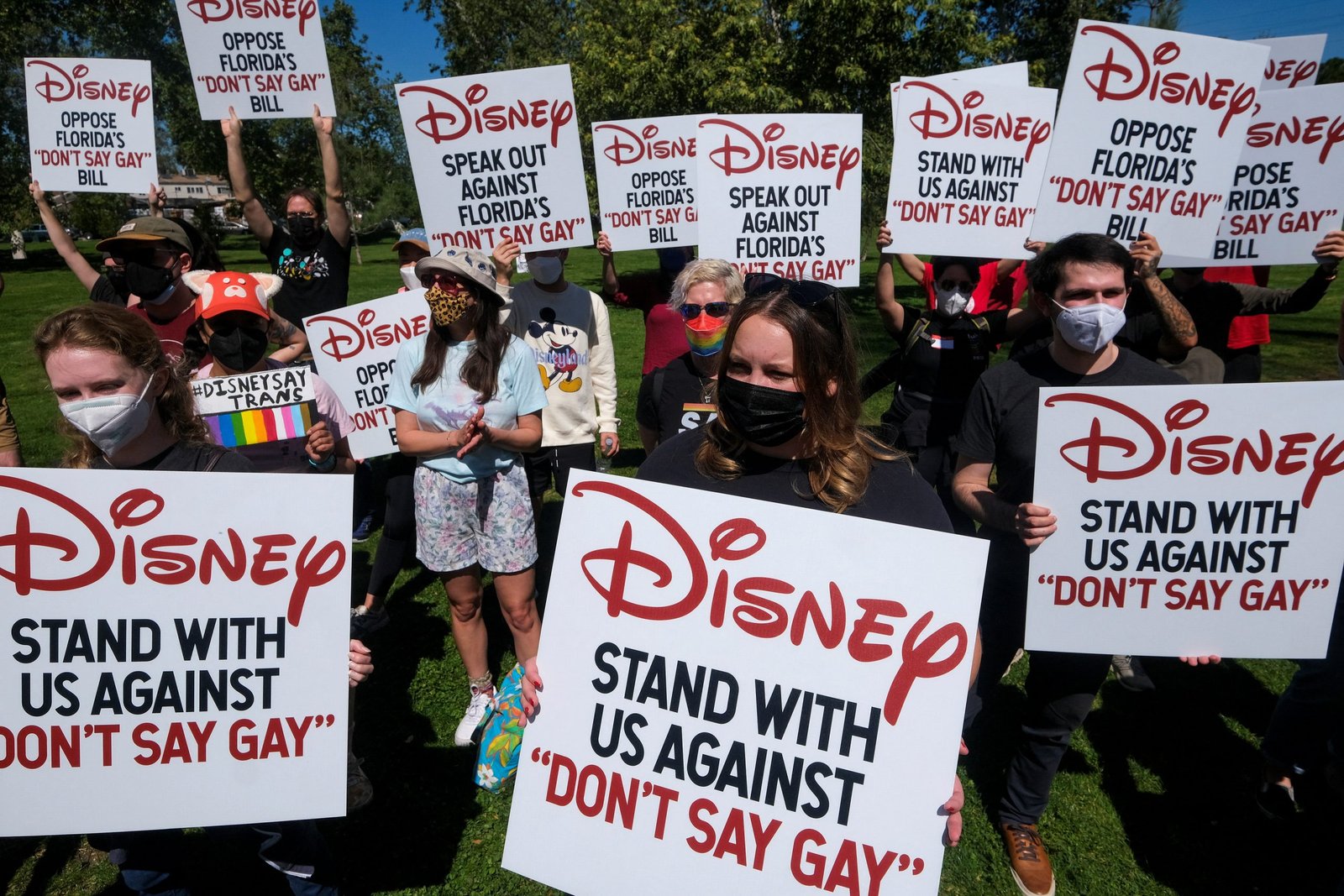 Empleados de Disney protestan contra el proyecto de ley "Don't Say Gay" de Florida, en Glendale, California, EE. UU., 22 de marzo de 2022. REUTERS/Ringo Chiu