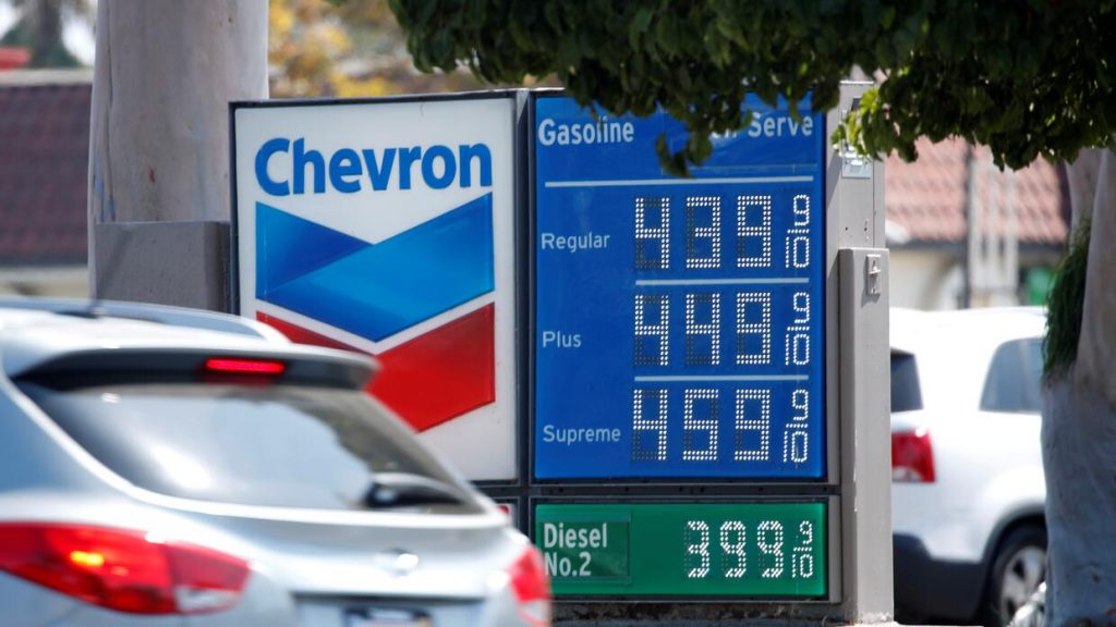 Los impuestos a combustibles seguirán vigentes hasta que el Congreso tome un decisión al respecto