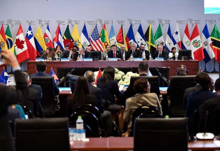 Ellos no van a la cumbre.