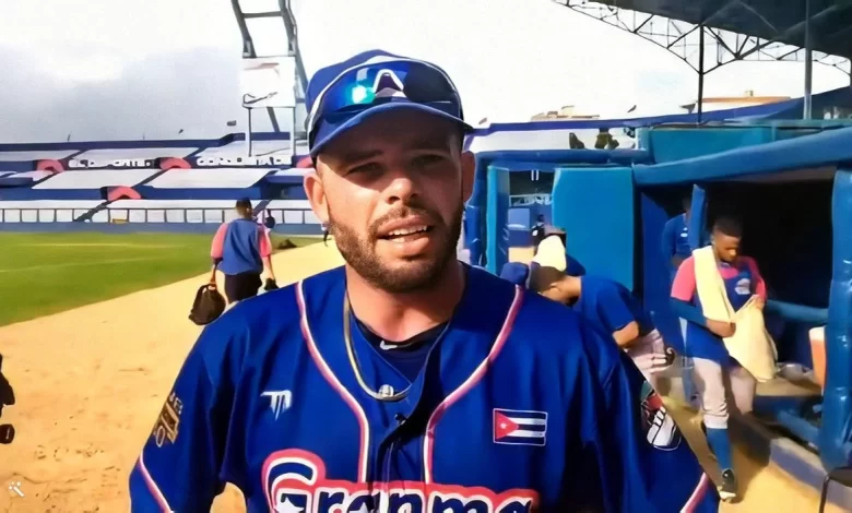 Otro beisbolista cubano.