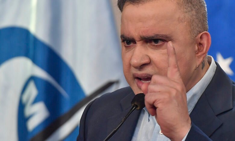 Van 44 funcionarios.