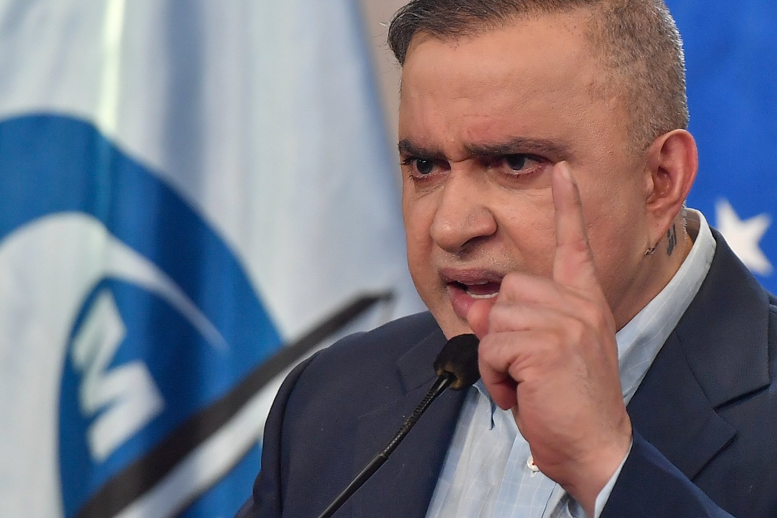 Van 44 funcionarios.