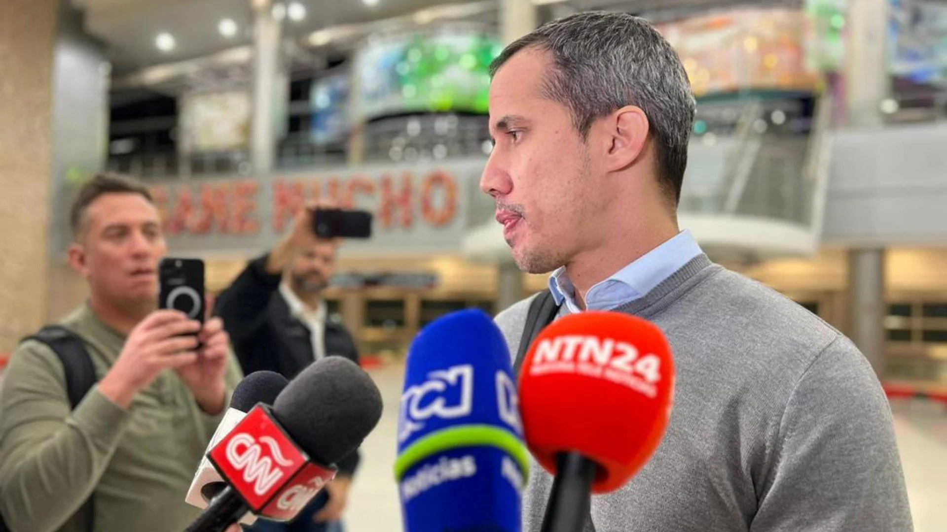 Guaidó no llegó a la Cumbre.