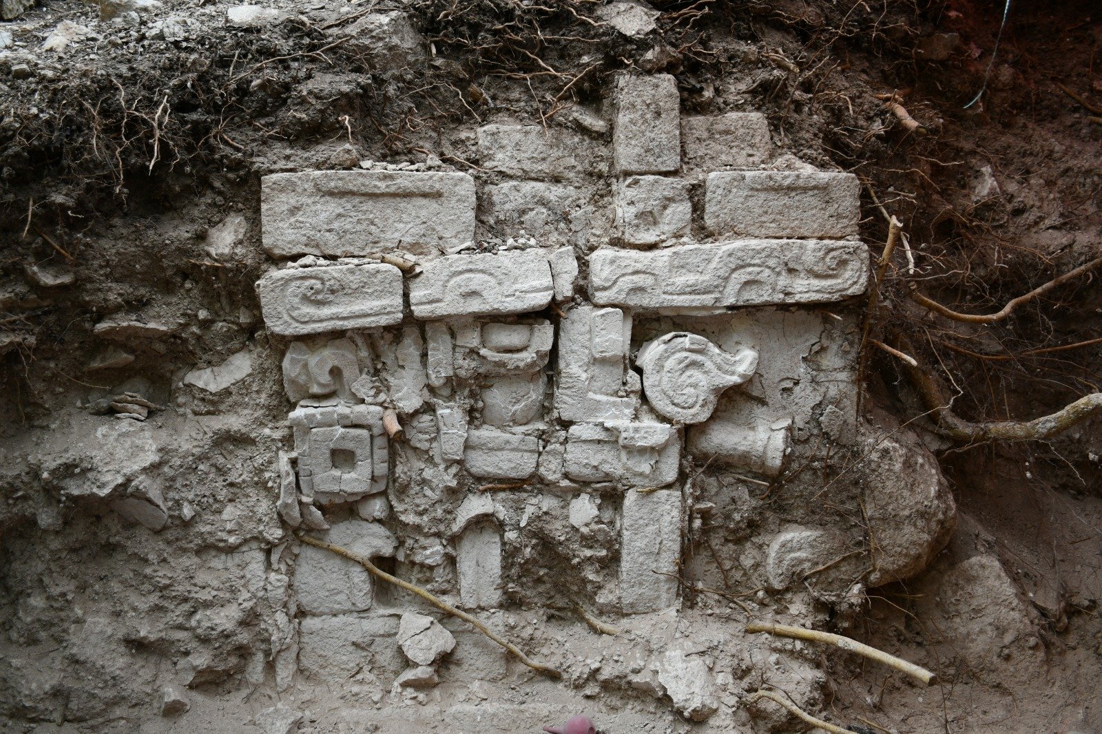 Encuentran antigua ciudad maya.