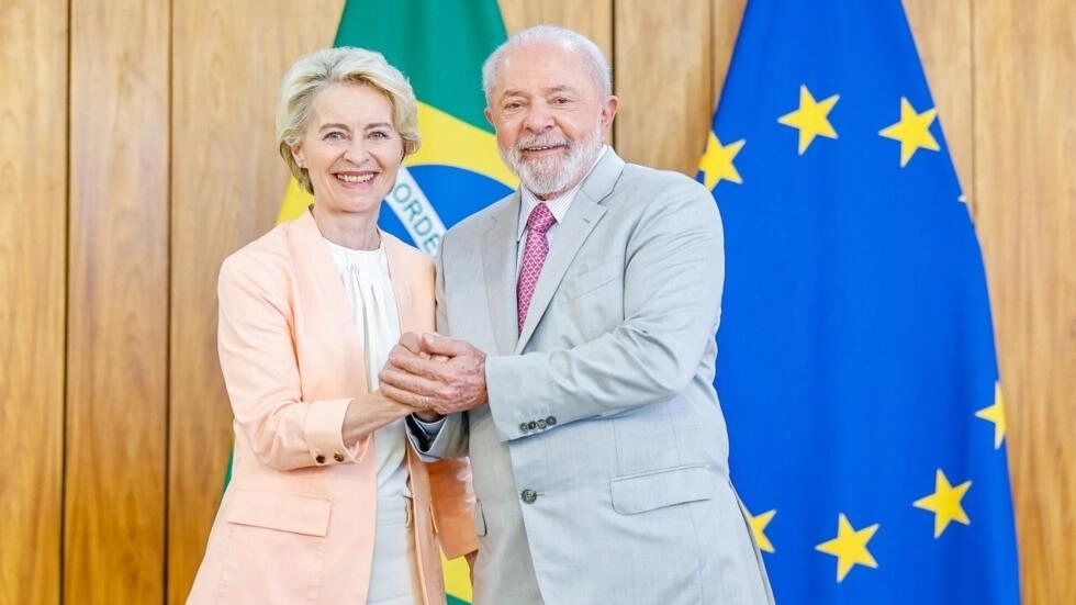 Ursula Von Der Leyen junto a Luiz Lula Da Silva durante la visita de la representante de la UE a Brasil