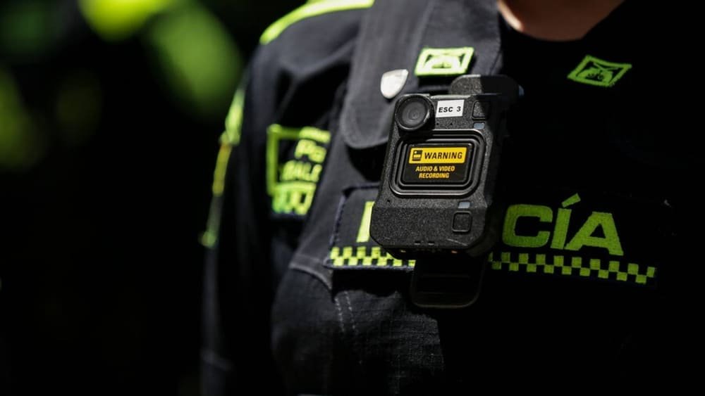 Policía que se comió los billetes.