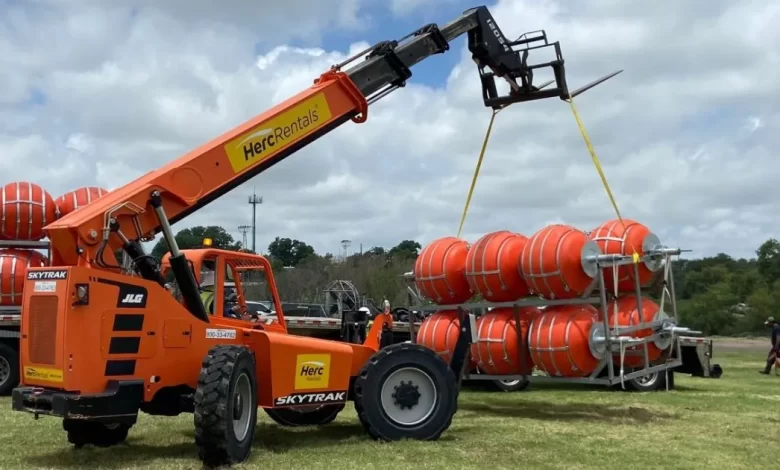 Texas ha estado ampliando sus protecciones fronterizas en los últimos años, recientemente instaló una barrera flotante en medio del Río Grande para impedir los cruces cerca de la ciudad de Eagle Pass.