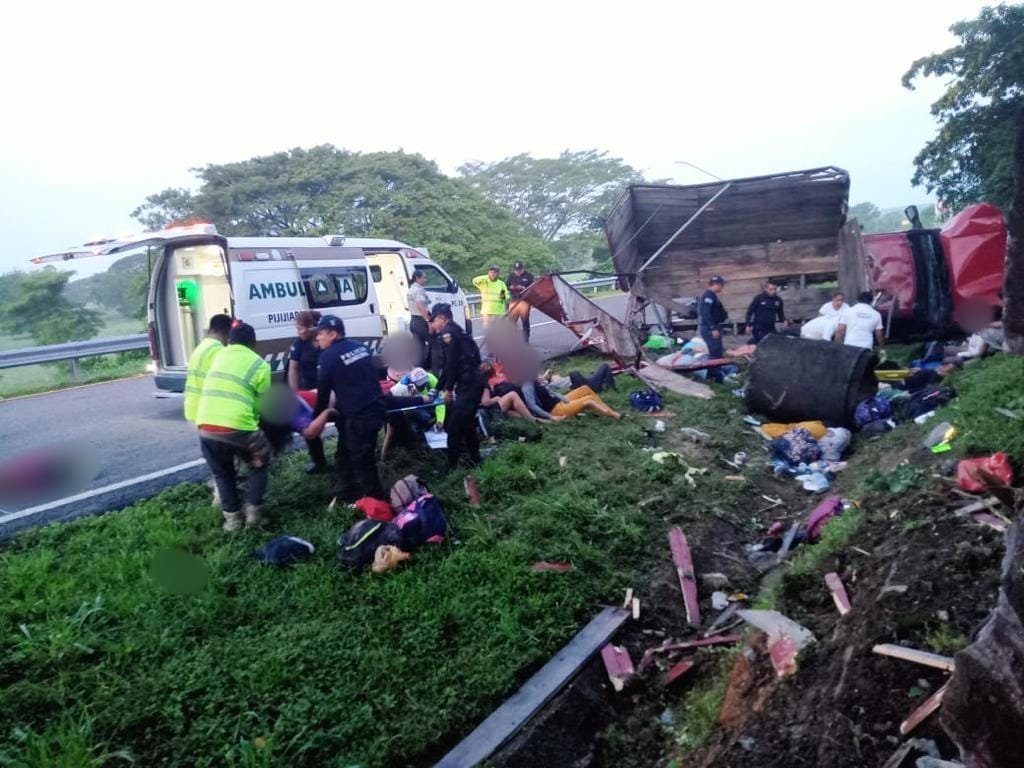 Al menos 10 migrantes muertos y 25 heridos.