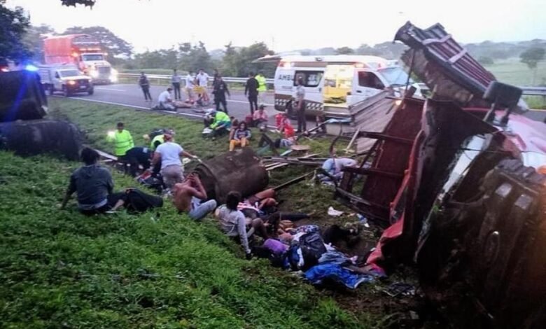 Al menos 10 migrantes muertos y 25 heridos.