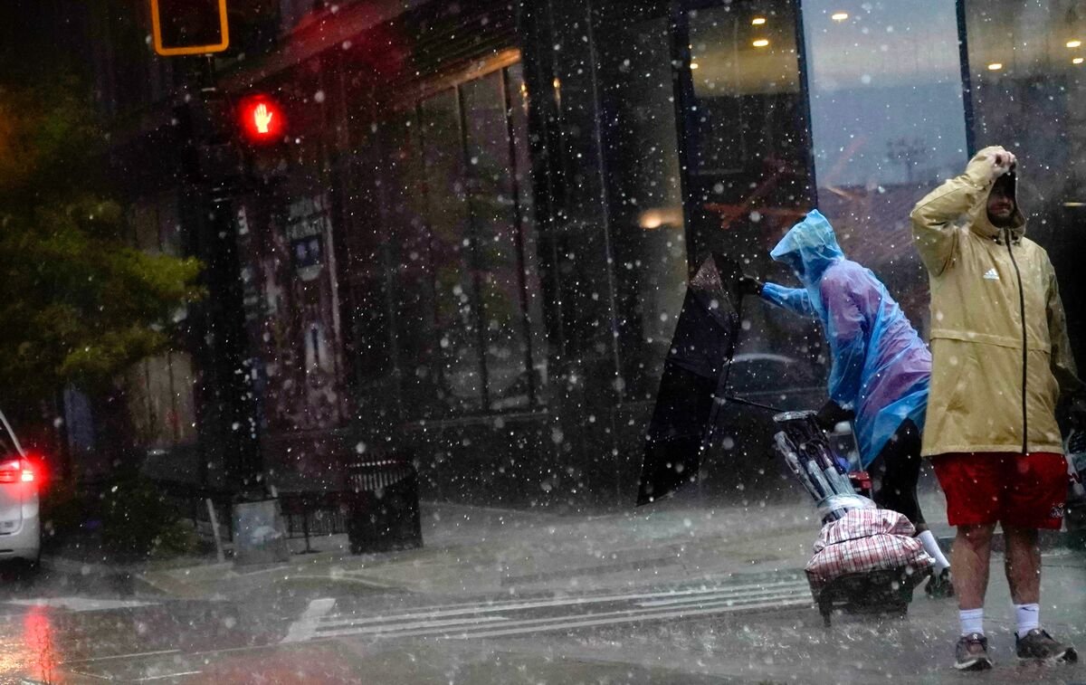 Poderosa tormenta causa apagón en la costa este.