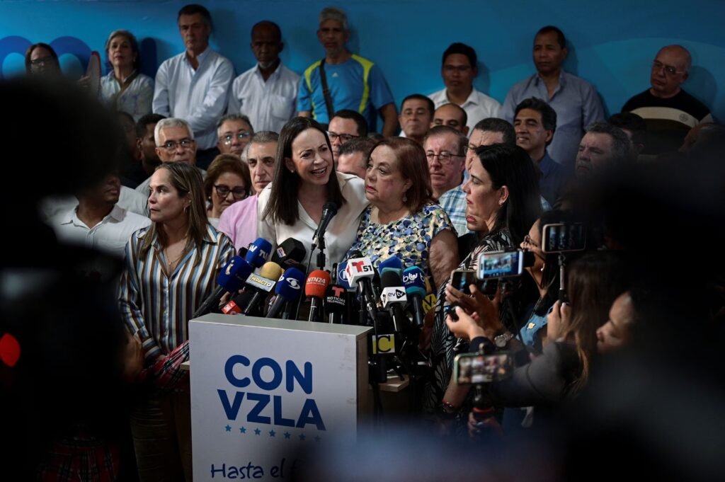 Corina tiene doble nacionalidad.
