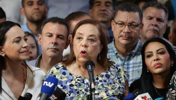 Corina tiene doble nacionalidad.
